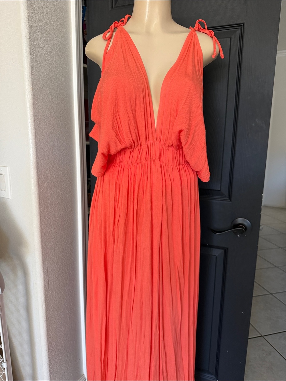 New Vici size M Sleeveless Tie-Shoulder Deep V Maxi Dress in Coral